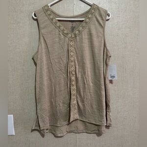 Croft & barrow women’s v neck sleeveless shirt